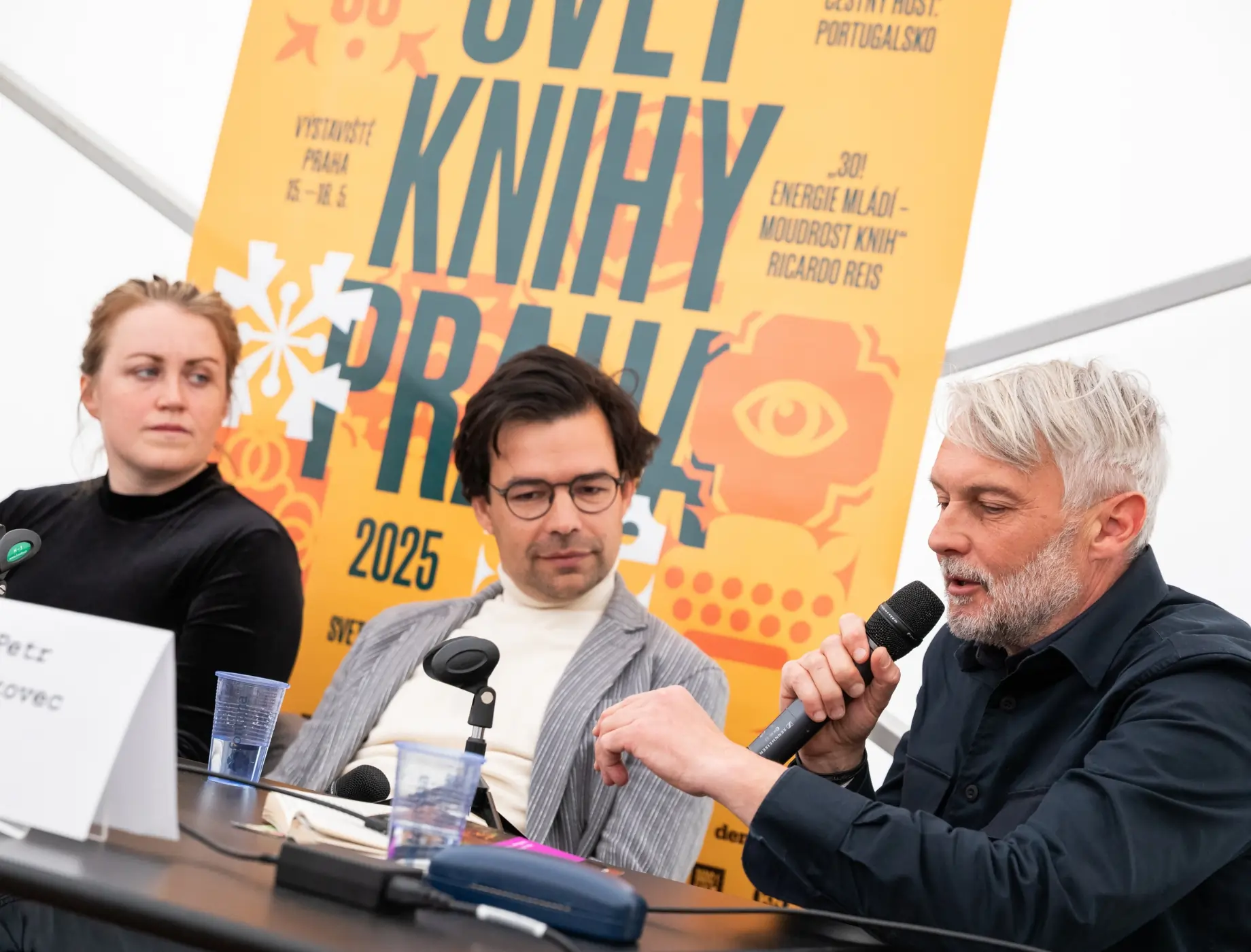 Anna Luňáková, Jan Němec a Petr Borkovec na besedě na Světě knihy Praha 2025