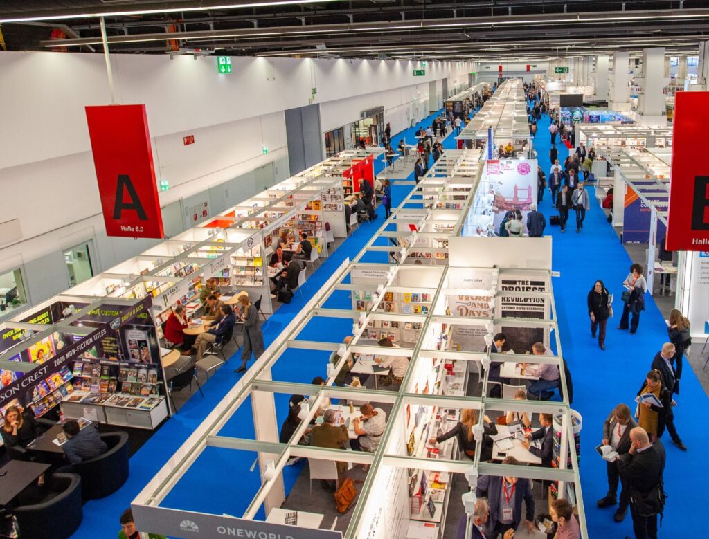 Stánky na Frankfurtském knižním veletrhu