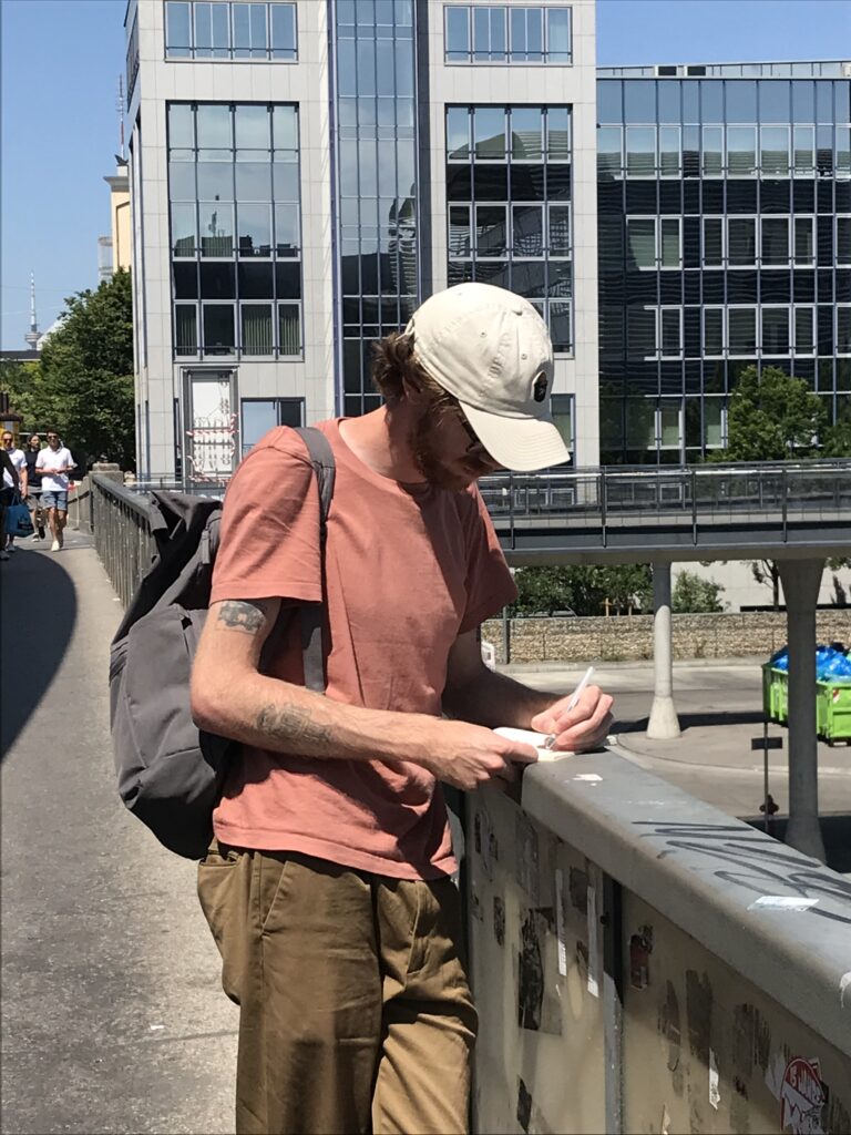 Skicování v ulicích Mnichova s ilustrátorem Jindřichem Janíčkem